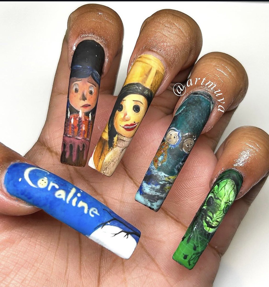 artmuva's tweet photo. my past halloween sets
all hand painted 👻 🖤 https://t.co/mnXyWlOuFz