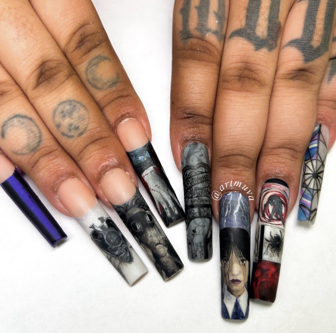 artmuva's tweet photo. my past halloween sets
all hand painted 👻 🖤 https://t.co/mnXyWlOuFz