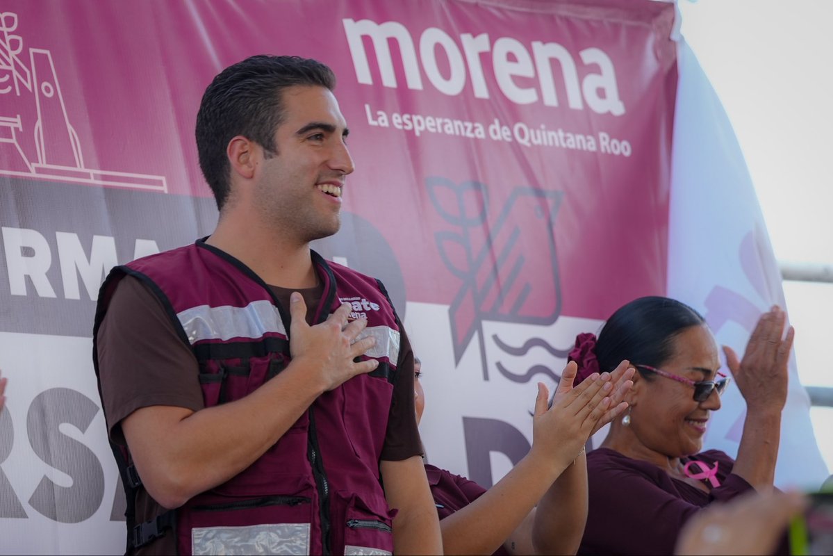 GinoSeguraV's tweet photo. Hace 15 años Morena nació como asociación civil, desde abajo, caminando y organizando. 

Hoy en Chetumal reconocí a nuestras fundadoras y fundadores, quienes construyeron esto desde la convicción. Y esa es también la fuerza de Morena: un movimiento que sabe renovarse sin olvidar de dónde viene.

Dirigido a la militancia de Morena
