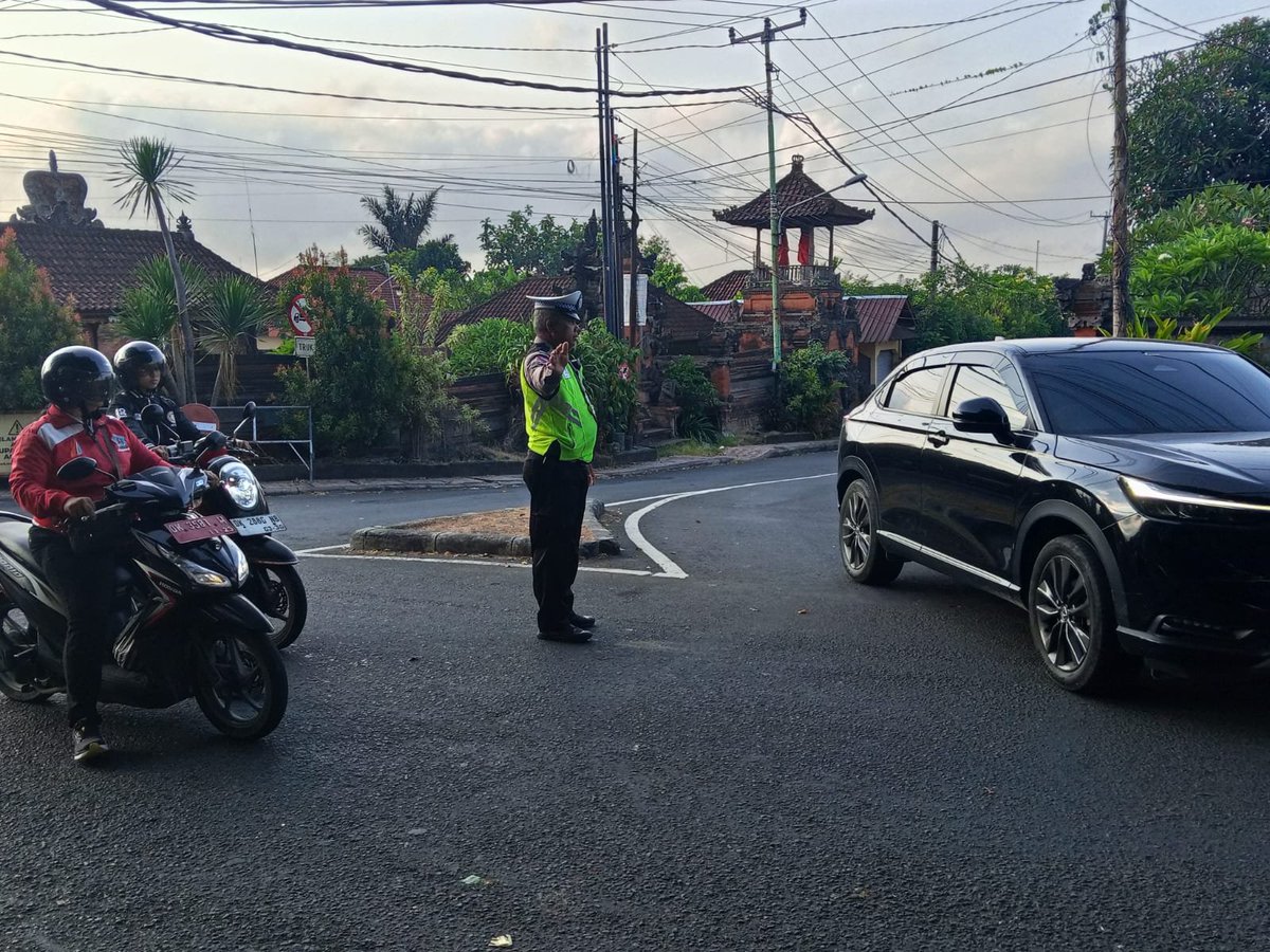 banjarangkan's tweet photo. Banjarangkan pagi ini
#bali #humaspolsekklungkung #polresklungkung #polresklungkungpoldabali #humaspolresklungkungpoldabali https://t.co/HDEMn4Pw6a
