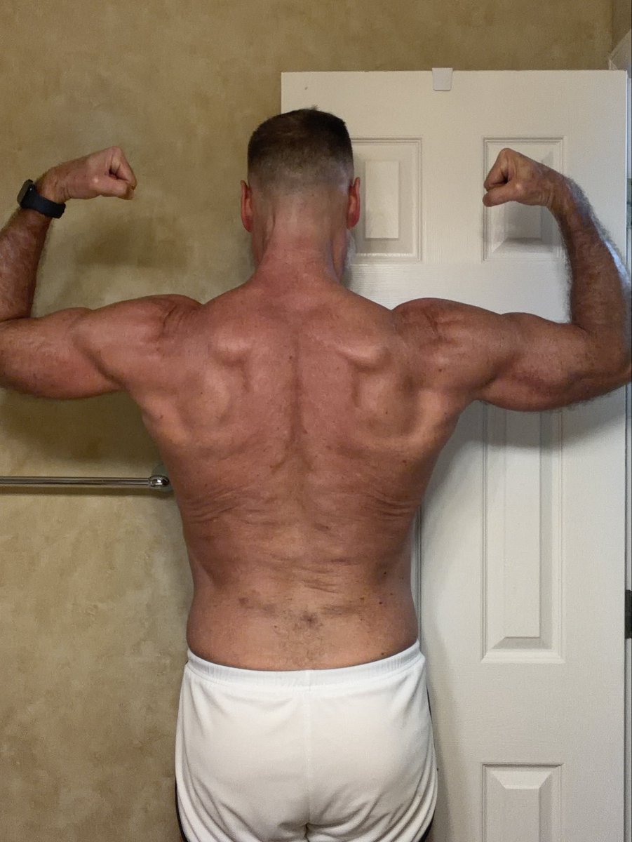 claystaggs's tweet photo. Happy #FlexFriday everyone!! https://t.co/LR07J3YRbh