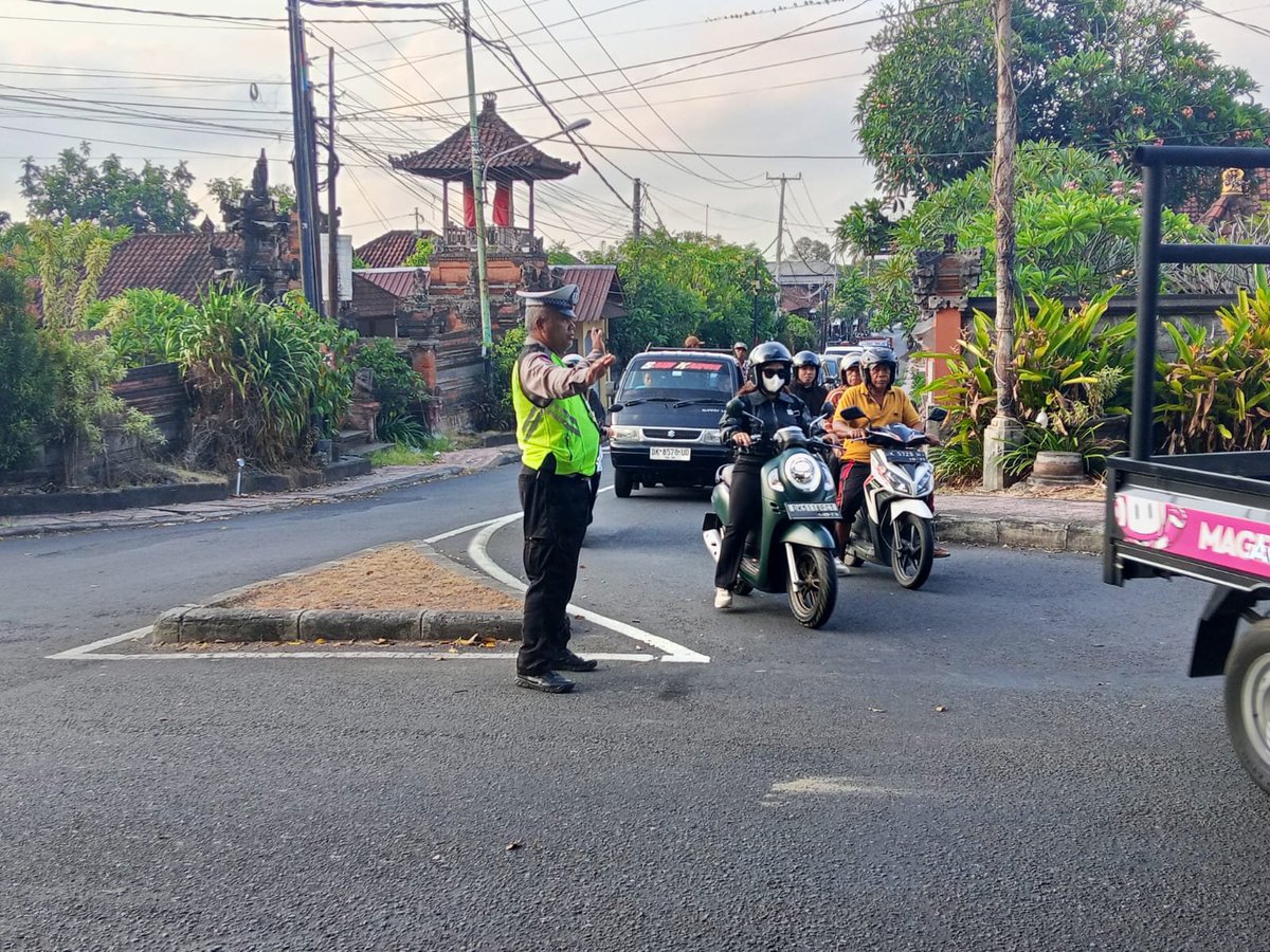 banjarangkan's tweet photo. Banjarangkan pagi ini
#bali #humaspolsekklungkung #polresklungkung #polresklungkungpoldabali #humaspolresklungkungpoldabali https://t.co/HDEMn4Pw6a