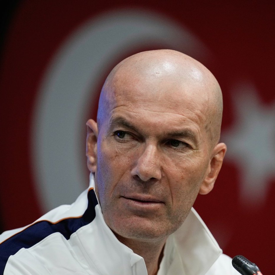 TouchlineX's tweet photo. 🚨🗣️ Zinedine Zidane: "Ousmane is doing what Ousmane does."

"He moves around a lot and drifts out of position. That works for us."

"People often focus on goals, but I see things differently." https://t.co/gLDDhgYHCj