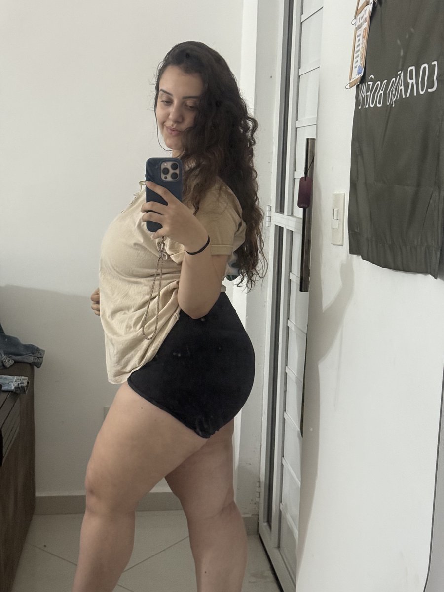 giveuponvenus's tweet photo. fingindo que não tô cheia de dor da academia https://t.co/T4daLrdtAE