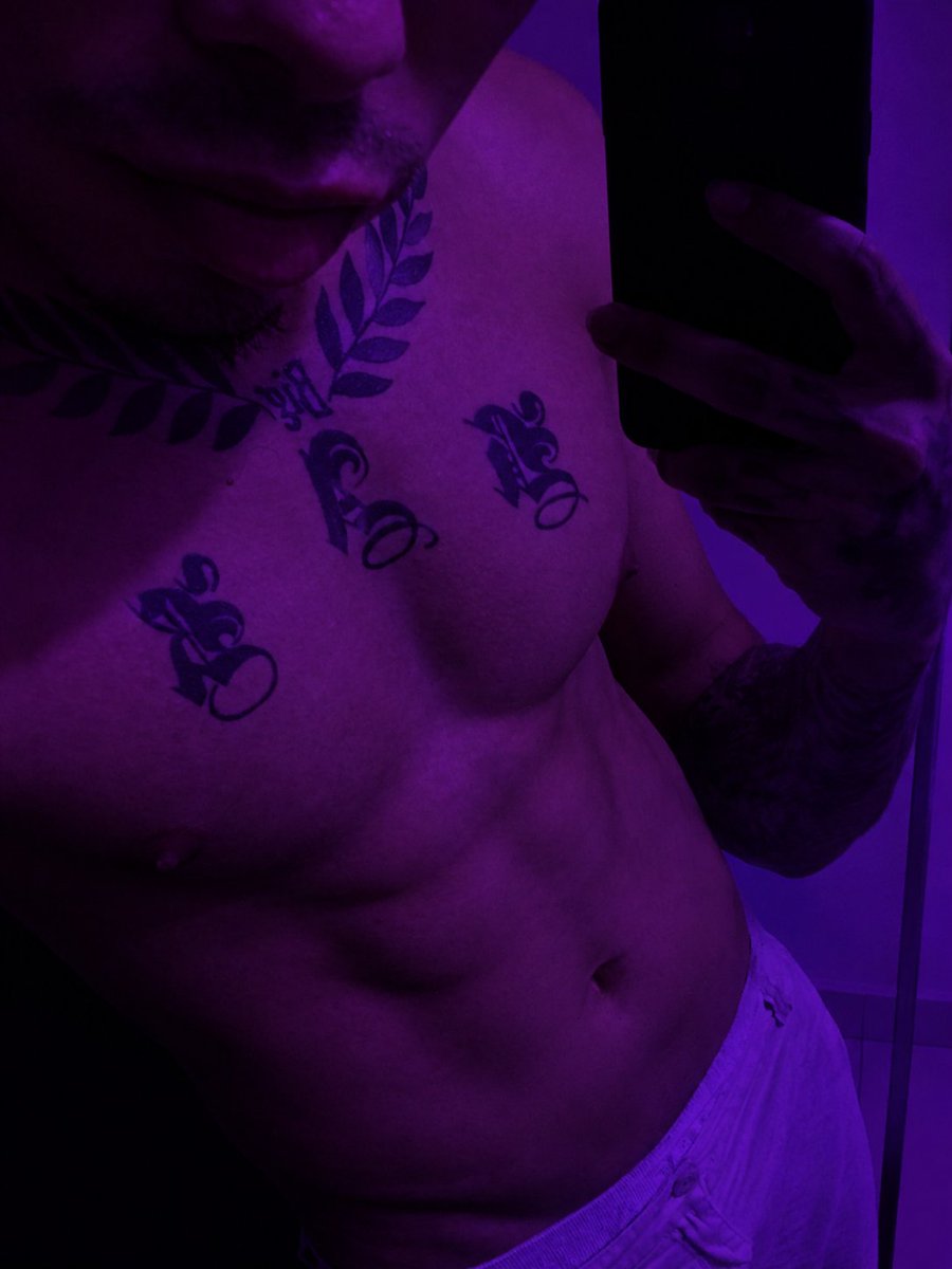 Hache98_'s tweet photo. Buenas noches, ¿quien me saca la 💦? https://t.co/Vf3uHUJyN0