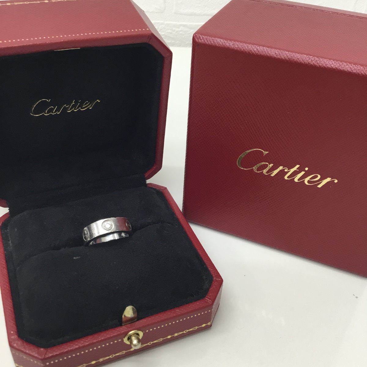 daikokuya2016's tweet photo. カルティエ ラブリング K18WG ハーフダイヤ B4032546をお買取りしました✨

リングの他にもネックレス・ブレスレット・ピアスなどブランドジュエリーも幅広くお買取りしております。

使わなくなったジュエリーがございましたら、お気軽にご来店・お問い合わせください！

#カルティエ買取 #静岡買取 https://t.co/VXd4gOAgbb