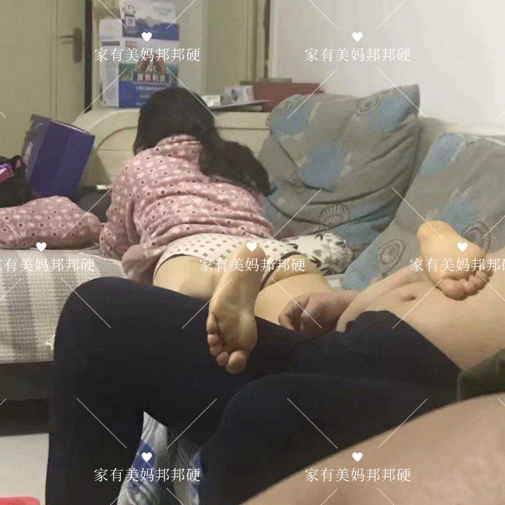 vicmor_ejima's tweet photo. 想给老爸戴绿帽，你想用什么姿势肏骚妈？
 ＃绿母 ＃绿妈 ＃肥臀 ＃母狗 ＃熟女 ＃骚妈 ＃妈妈 #母子 https://t.co/RLqE1qSkYQ
