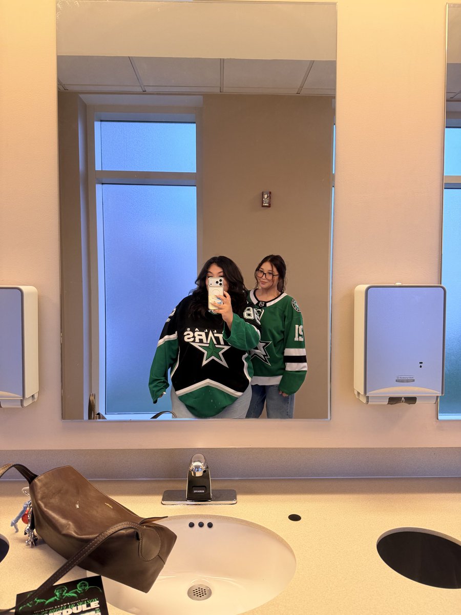 stargirllacey's tweet photo. in da houseeee https://t.co/QHsK1KH9TY