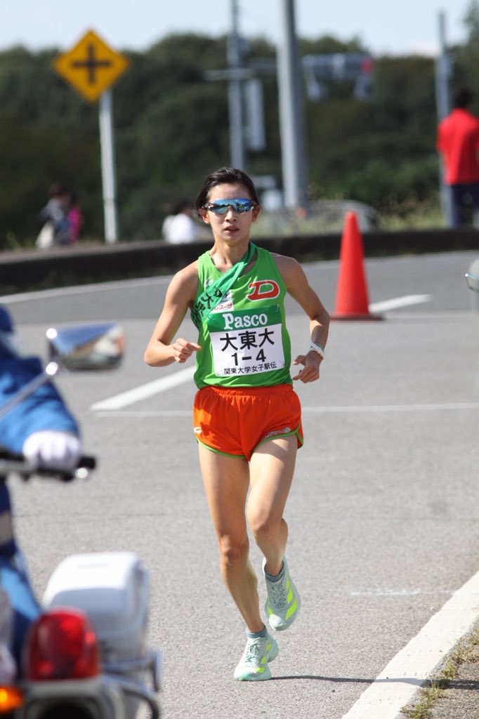 supodai's tweet photo. 【陸上競技部女子長距離】
第32回関東大学女子駅伝対校選手権大会
4区 平尾暁絵 (4)選手に1位で北総花の丘公園前を通過しました!
#大東文化大学
#スポーツ大東編集部
#関東女子駅伝
#一芯緑hakunamatata
#BERABBITS https://t.co/ROYxeEpz0I