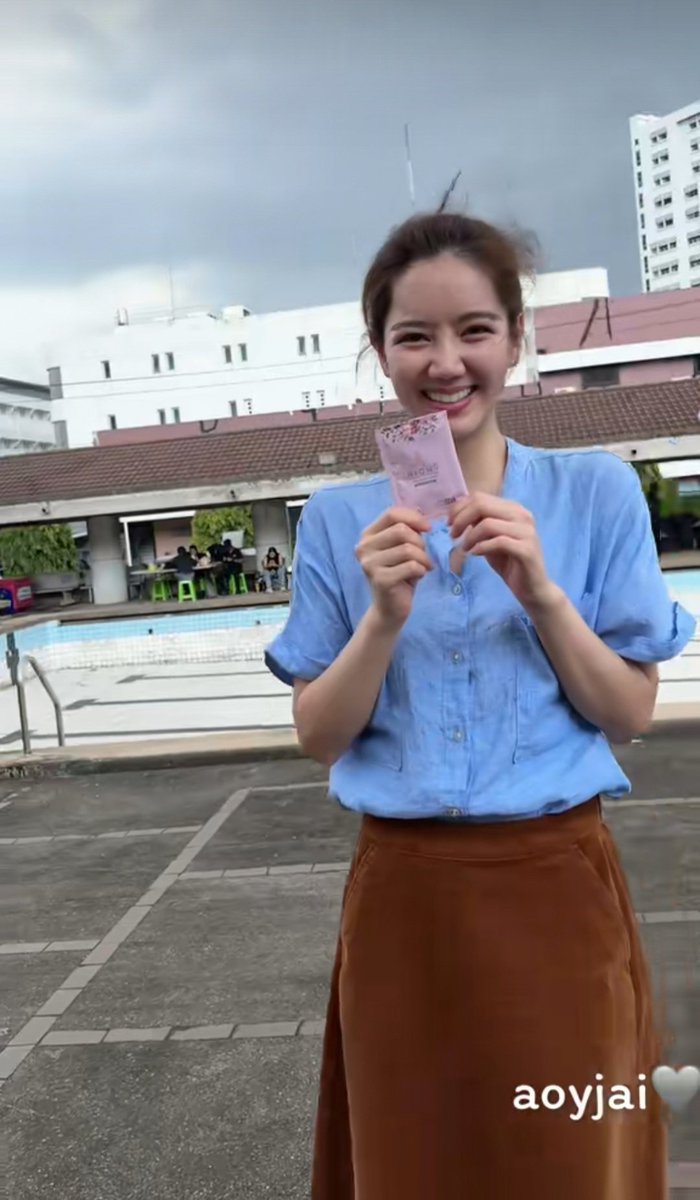 vvvaiik982's tweet photo. ถ้าหนูอ้วงพี่จะรักหนูมั้ยคะ 😆
หนูไม่อ้วงค่ะ หนูดื่มชาริชชี่ทู๊กกกวัน
🌿☕️
#ริชชี่อรเณศ

Cr.🙏https://t.co/Us0lEZNGcZ https://t.co/B4bckm0nBU