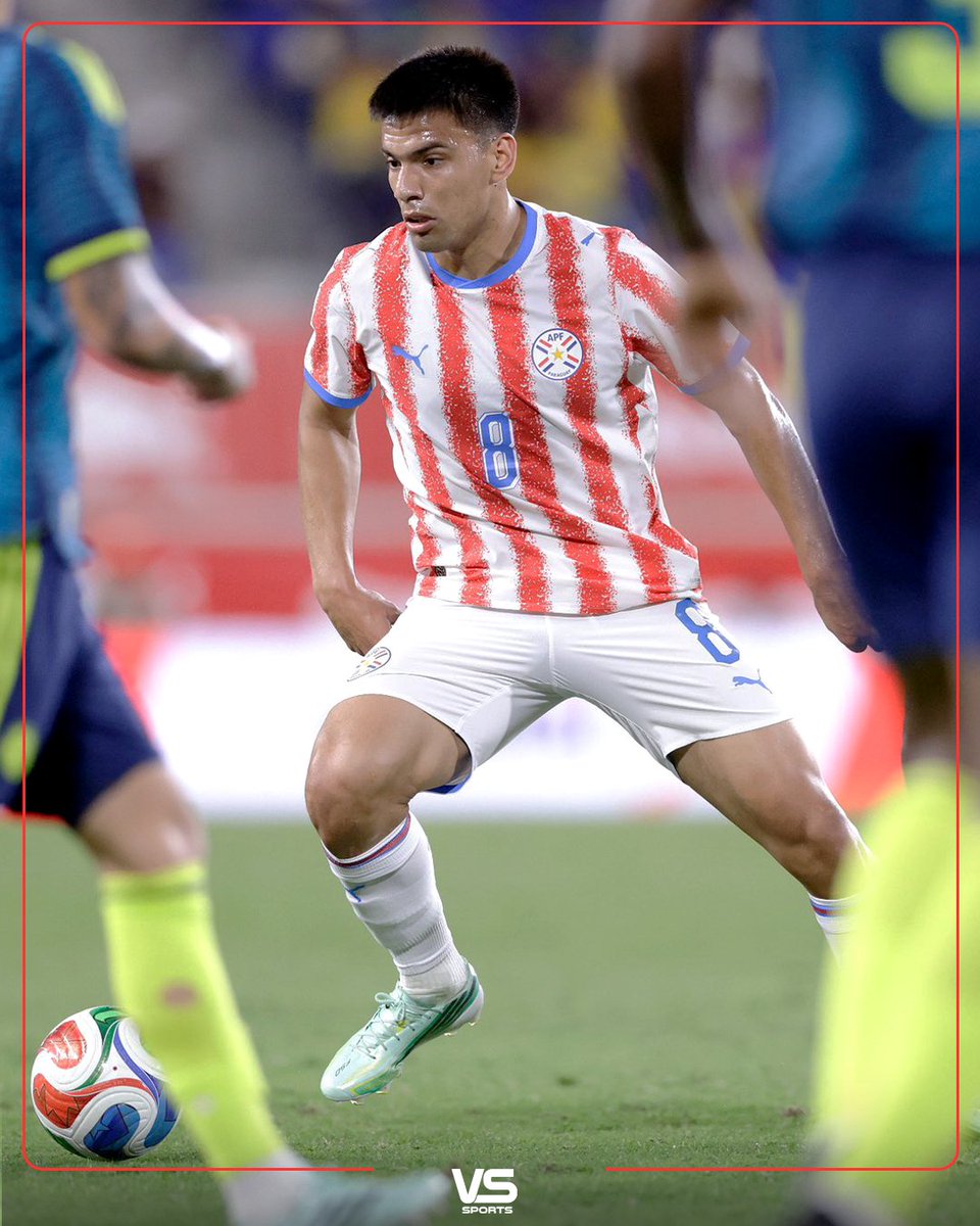SomosVsSports's tweet photo. #SomosAlbirroja | ¿Cómo calificás el primer tiempo de Diego Gómez ante Colombia?

  ¿Aprobado o no?  👍👎

#somosvssports https://t.co/T7pMxXawCN