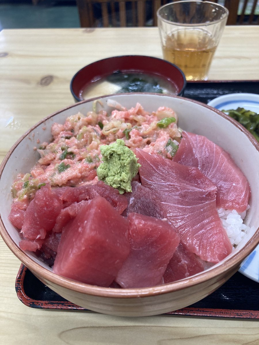 BiSHingo69's tweet photo. 2色丼からの臨港パーク
家から30分くらいでこの食事とこの景色もっと早くから来とくべきだったな https://t.co/v8RuPvrS7z
