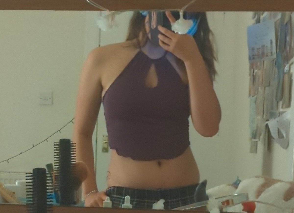 julestof19's tweet photo. Halloween costume started gna be Starfire, hope I'll find a robin to fuck out and about #barellegal https://t.co/u0HKSnJStM