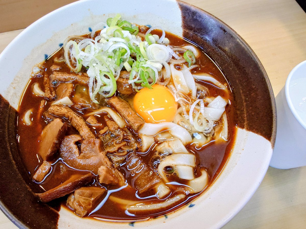 toshi0111dddes's tweet photo. 名古屋駅のホームで朝飯。二日酔いに丁度イイ😙 https://t.co/dNLri5yhGe