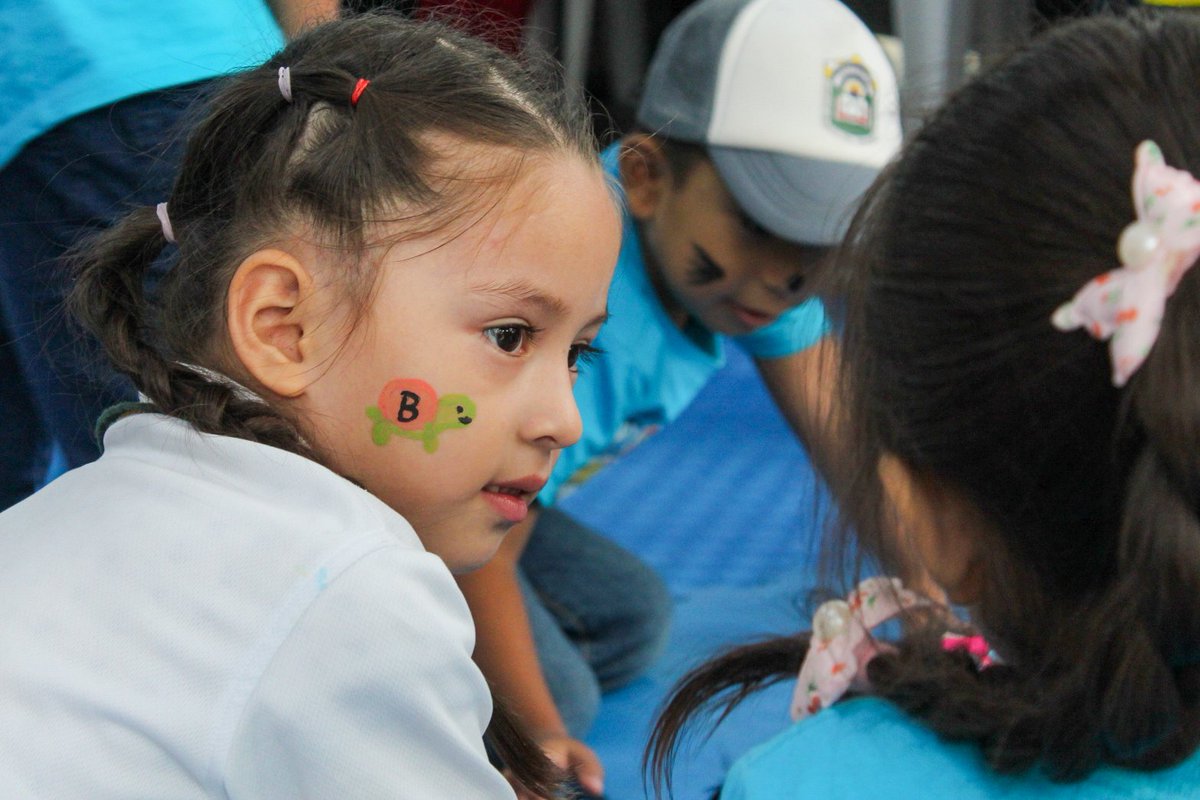 bitcoinofficesv's tweet photo. 🟠 BITCOIN ZONE: PANCHIMALCO 

Yesterday, the Bitcoin Office team organized a full day of activities at Panchilmalco for 130 kids to celebrate Día del Niño. 

Games, piñatas, balloons and facepainting were enjoyed by all in the community. https://t.co/URnbO5lO3X