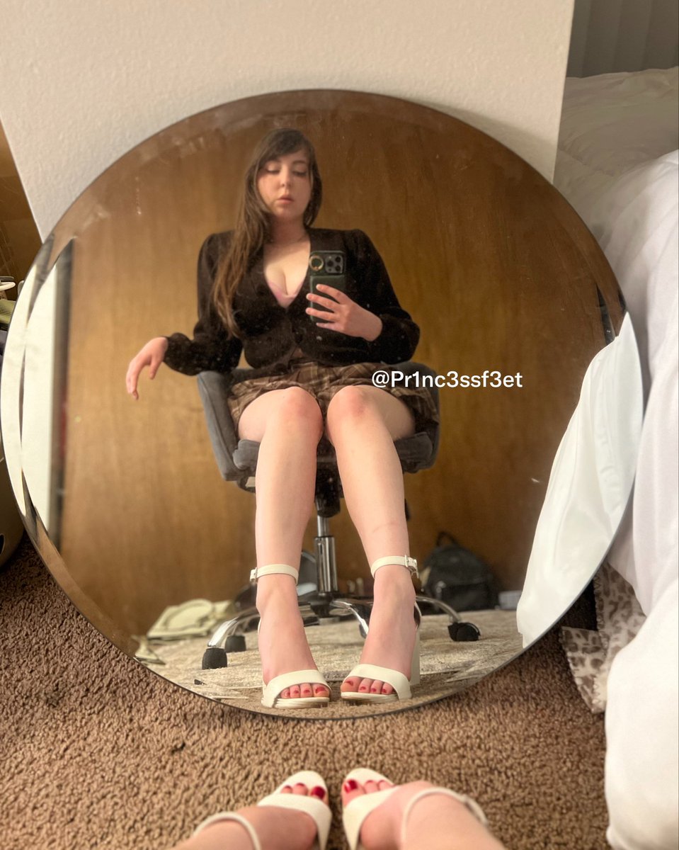 Pr1nc3ssF3et's tweet photo. Dressed to rule, built to be obeyed 👑

My weekend schedule is open for real spenders only. Tribute before you message Me 💸 https://t.co/aXrvEEg0BX