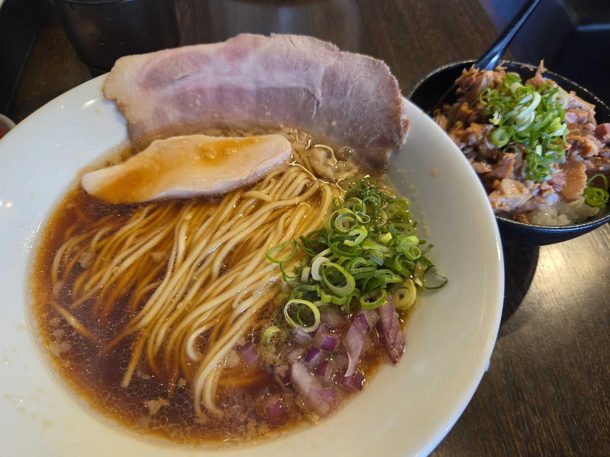 iwhite061's tweet photo. 昨日のラーメン https://t.co/TxfcmlXip9