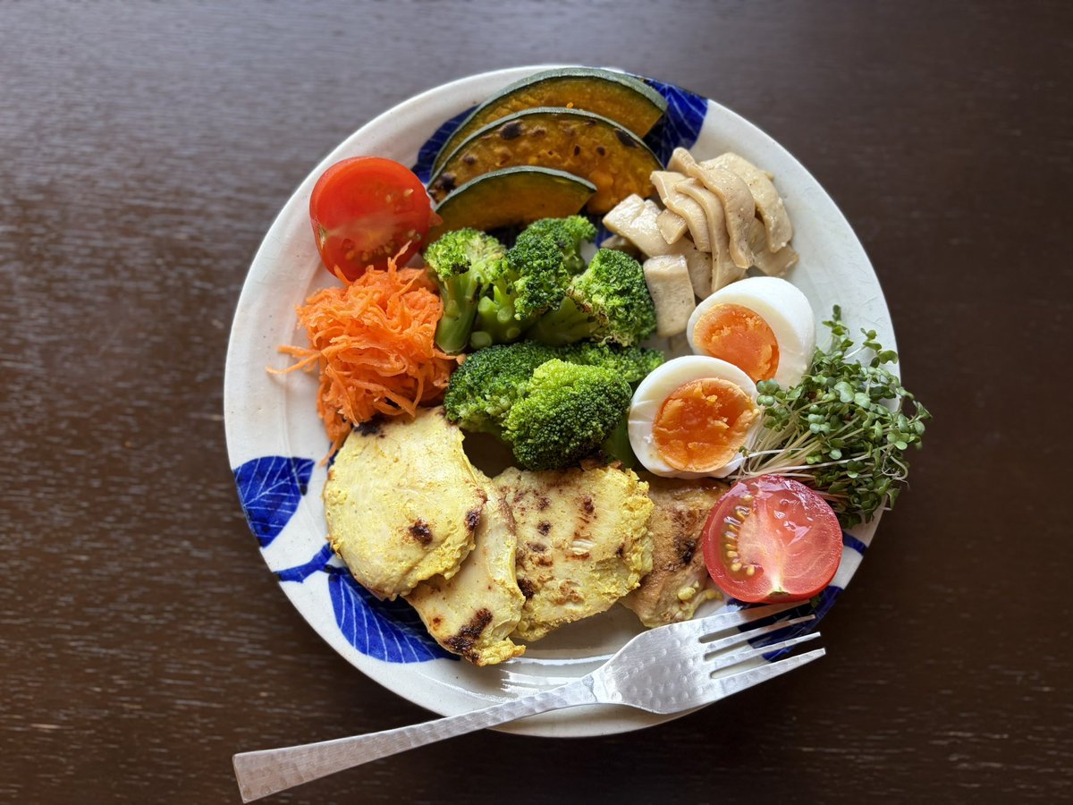 ume5515nya's tweet photo. 木曜日の朝昼ごはん。
これにもち麦ごはんと味噌汁を。
ワンプレートは全体的にバランスをとりやすく、PFCの管理もしやすい。それとやっぱり満足感もあるから気に入ってます😋💪💕 https://t.co/nVcRPEGn0s