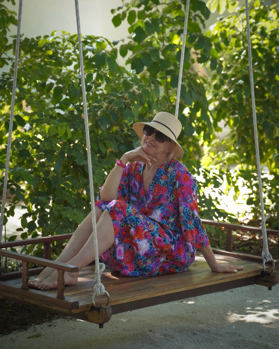 OctavoBLAM's tweet photo. The ultimate anti-aging treatment: Maldives on my face. After a few vacation days, my jawline looks 5–7 years younger. Where do jowls and marionette lines disappear to? A delightful mystery. Share places where you get younger inside and out. https://t.co/wEt89DAj4r