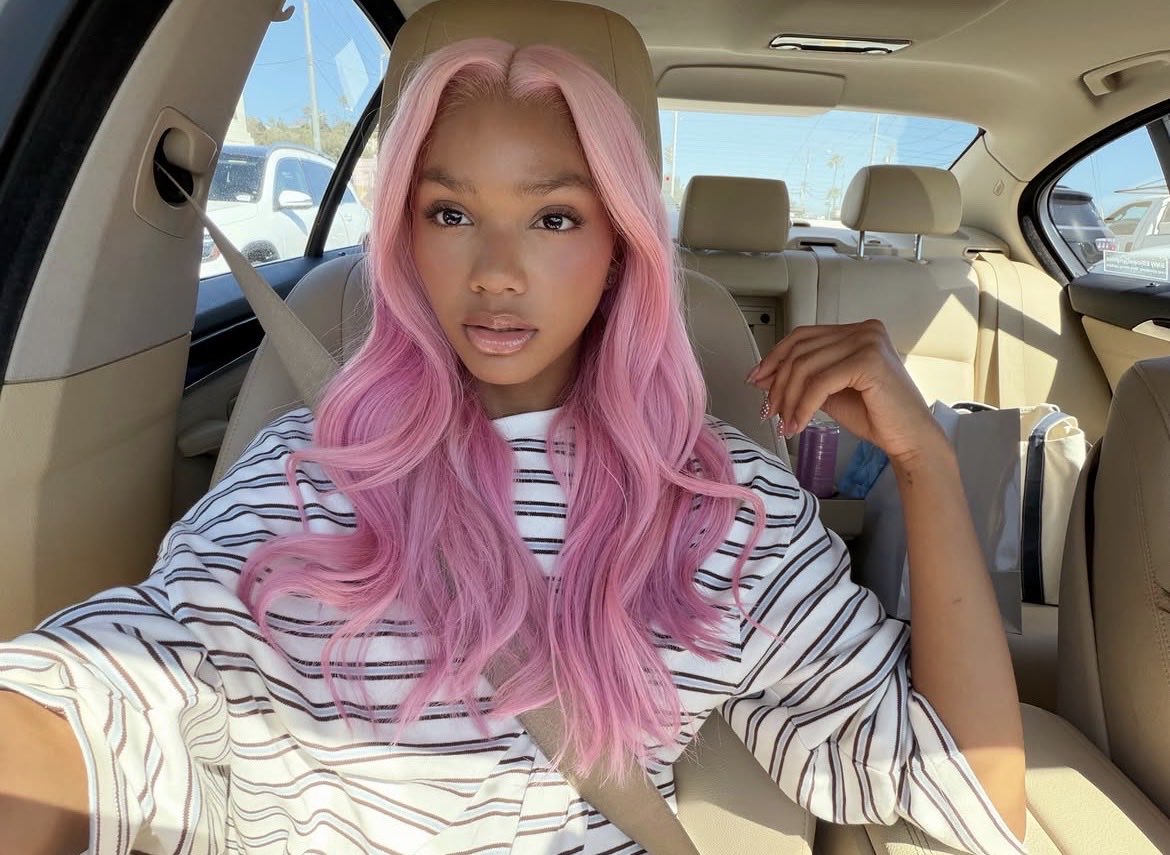 mozuzz's tweet photo. I’m still mourning pink hair Melanie https://t.co/mXjEq5oOmY