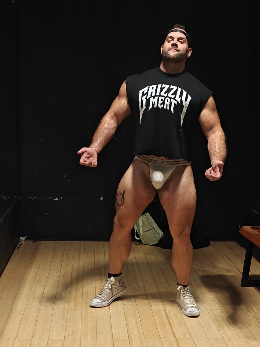 prettydamnhuge's tweet photo. Oh, and happy Jocktober 🙂‍↕️ https://t.co/373ojkpmMh