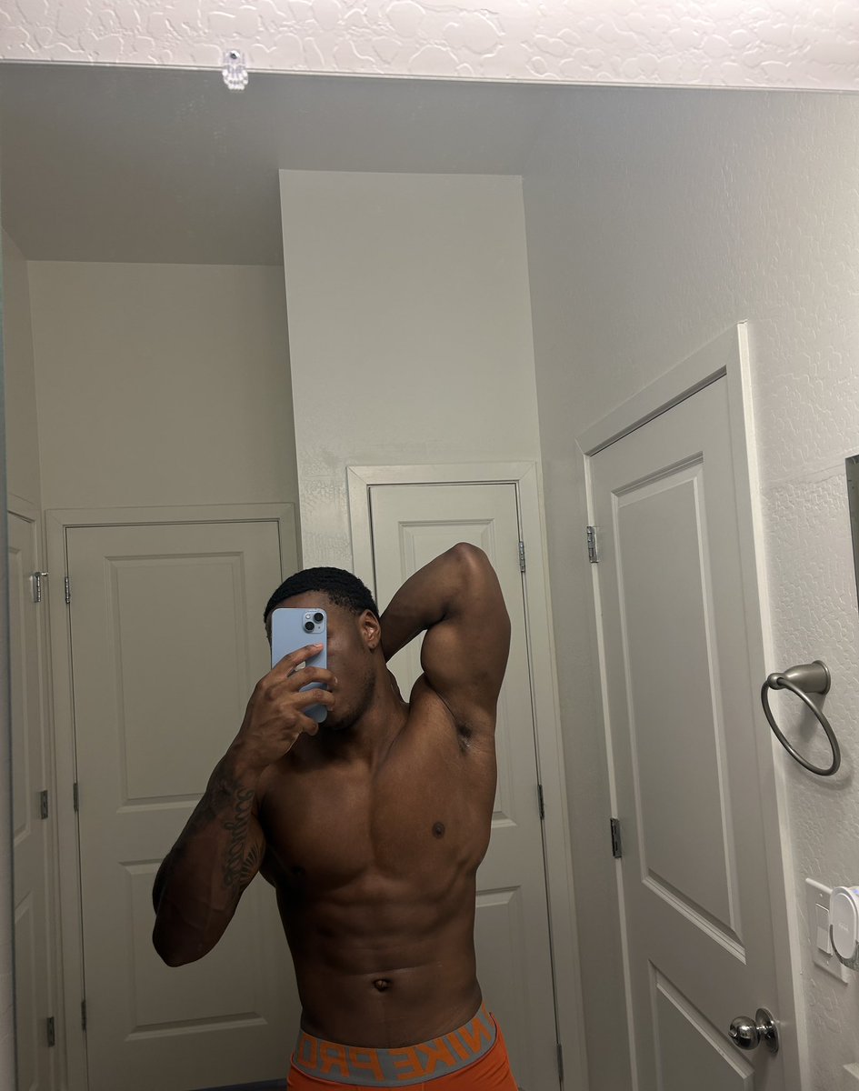 jaydadon43's tweet photo. Yes ima real person?? I just like working out https://t.co/DV5T4ipYFx