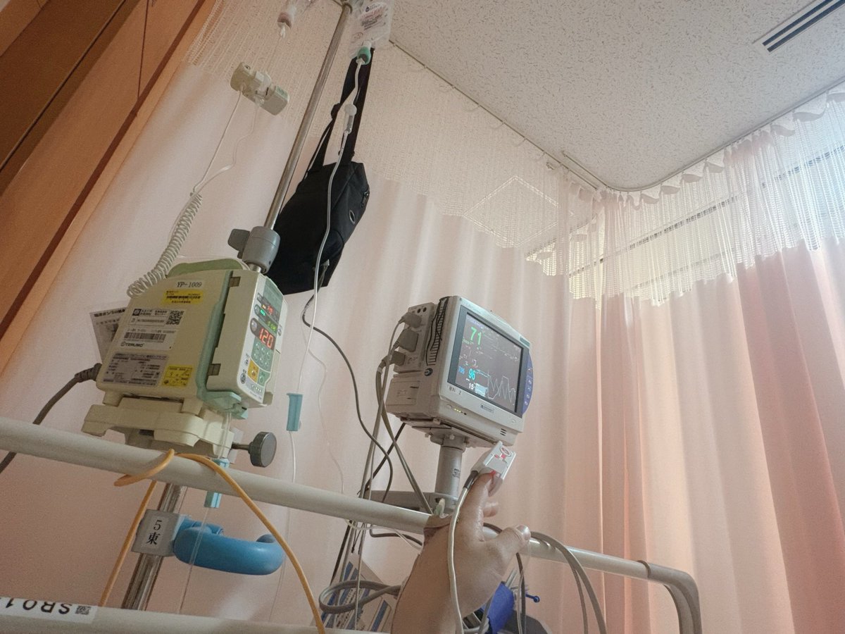 jillaaa_sky2's tweet photo. 左手の甲に点滴と左右腕に何回も採血と右腕に無駄に自己血貯血の針3回も刺されて背中は2箇所に麻酔の管刺されてお腹と子宮は切られて昨日までほんとに地獄だったけど今日になって痛みだいぶましになった🥲
点滴って刺してる間ずっと痛いんだ
これも地味に辛かった( > <。) https://t.co/5U5frev9tv