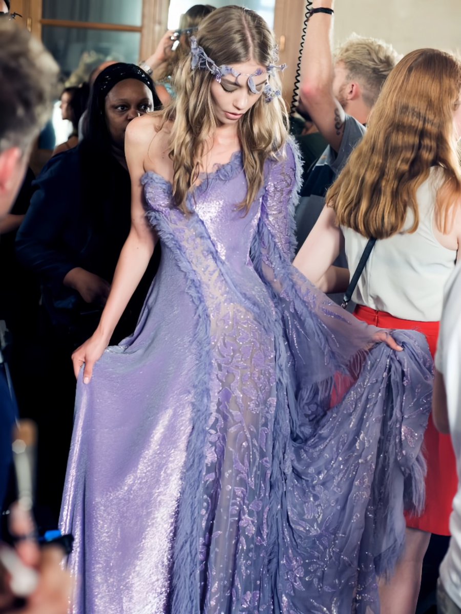 _ArchiveFashion's tweet photo. Versace’s 2015 fairytale-inspired gown https://t.co/ilUJ1NBGSi