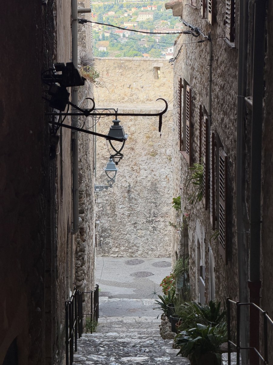 ToledoRodrigues's tweet photo. France vacation Saint-Paul-de-Vence vacation France https://t.co/gfJjHxoNsb