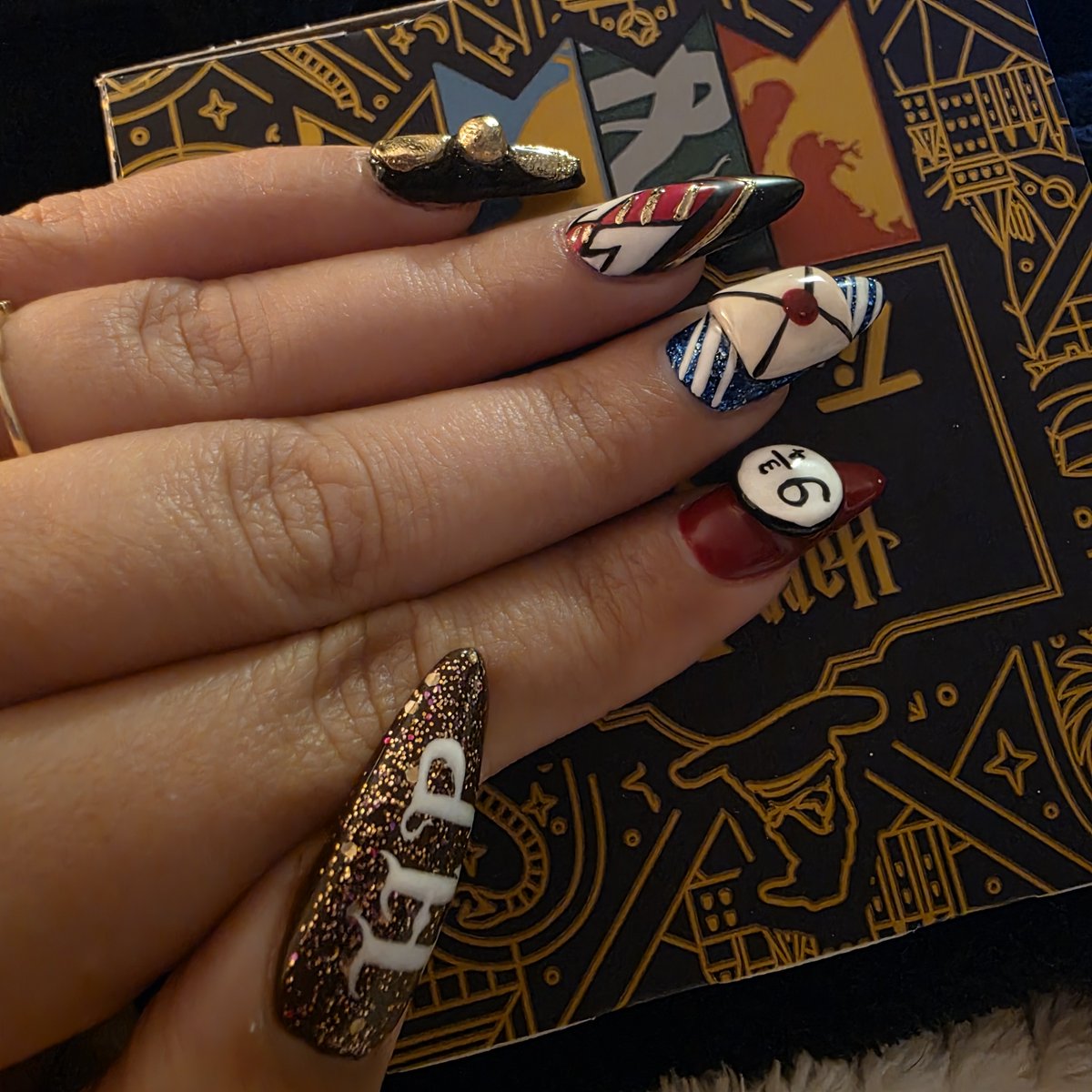 VictoriaCox626's tweet photo. God I love my nail tech 😍 https://t.co/1hfNoW8eZz