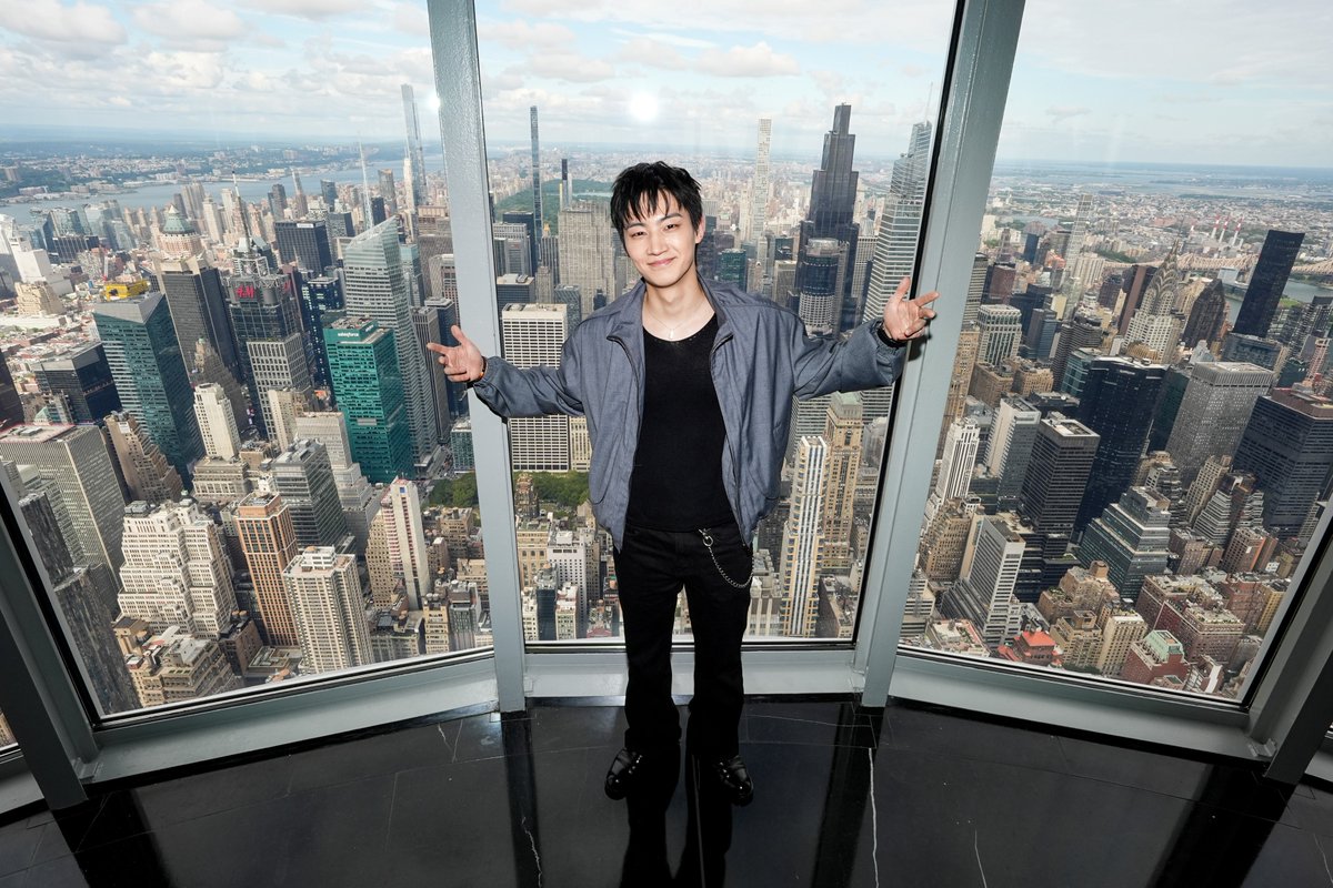 EmpireStateBldg's tweet photo. Jay B stopped by!

🎟️ Plan your visit to the Empire State Building Observation Deck: https://t.co/NswXaEUwr7 https://t.co/aAysFan5HV