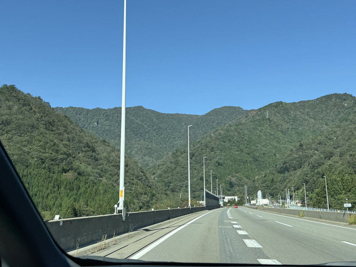 sakae1211's tweet photo. @inacappella_e 本当に良いお天気で☀️
向かっております🚗 https://t.co/XxLldos3Ue