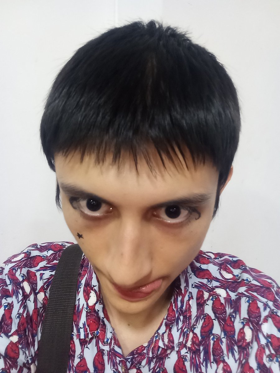 SweetOctStone's tweet photo. el makeup de hoy sencillo jujujuju https://t.co/TSrw2e6Ofn