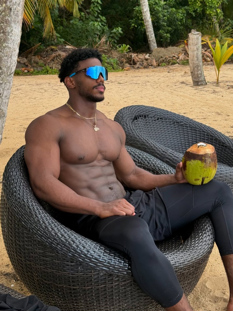A_Mikael_3_0's tweet photo. Nothing hits like a Dominican coconut after training. 🥥🏝️💪🏽
#fitnesss #model #usa https://t.co/6iljR1sxof