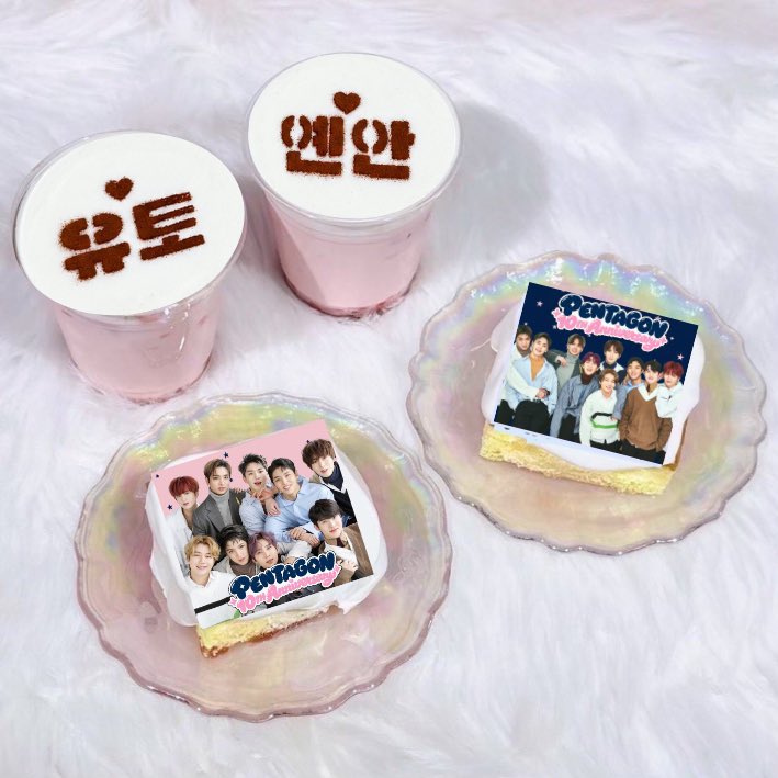 tigcafe's tweet photo. 📢 #PENTAGON カムバ＆10周年記念メニュー販売中🌼

- 🗓️~10/12(月・祝)
- ⏰平日 11:00-18:00 /土日祝10:00-18:00

本日ついについに東京ペンミ‼️
ケーキは겁쟁이ver.とオールメンバーからお選びいただけます💖
#UNIVERSE の皆さま💫
お待ちしております

#펜타곤 #PENTAGON #겁쟁이
#PENTAGON_10th_Anniversary
#ペンタゴン #ペンタ