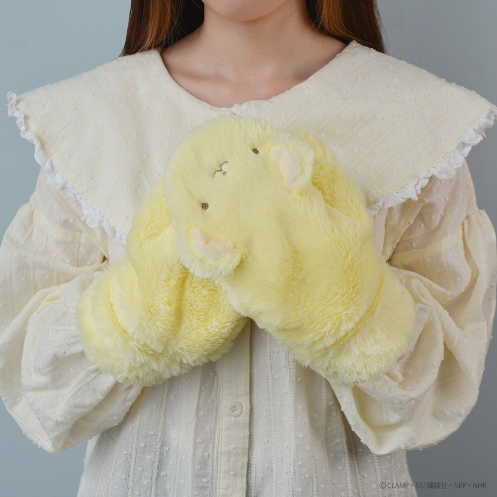 cc_takarabako's tweet photo. ✨本日発売✨ケロちゃんのお顔型になったふわふわのファーミトンです🌸親指から小指までスリットが付いているので、装着しながらスマホやタッチパネルが触れます🫧別売りの”ケロちゃんファーティペット”とセットで使えば、ケロちゃん大好きコーデの完成🎵
#ccsakura
#カードキャプターさくらTaKaRaBaKo https://t.co/YW90xfT8rI