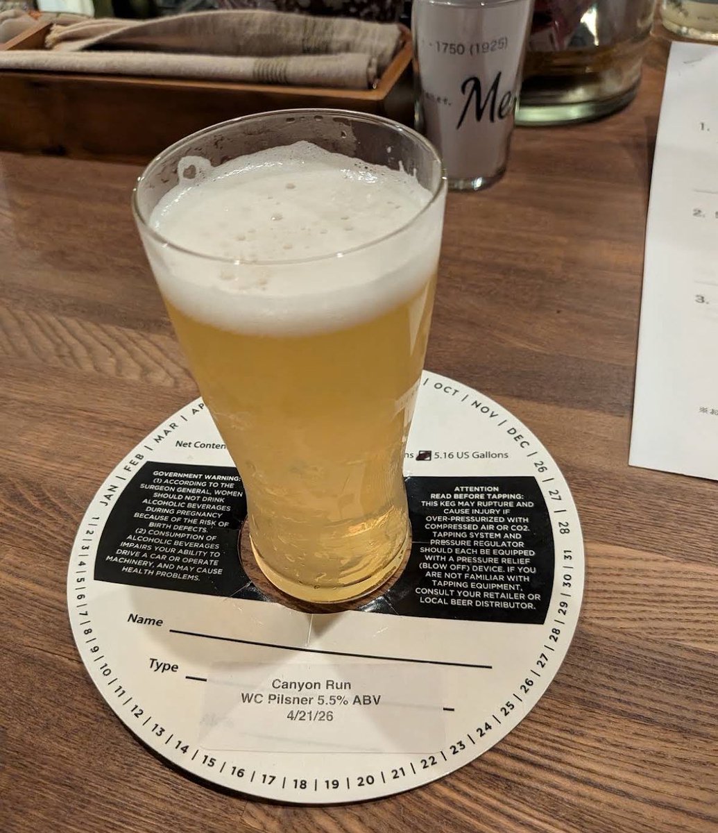 Sunoosaka's tweet photo. 空きビル再生でご縁がつながった
テナントさんのお店をぐるぐる巡る夜🍻🍷

いつも満席のクラフトビールとワインのお店。
賑わう姿を見ると、やっぱり嬉しい☺️

空いていたビルに、人が集まり、笑顔が生まれる。
久しぶりのテナント巡り、最高でした✨
料理もお酒も最高！
#空きビル再生 https://t.co/ertvLkNYKr