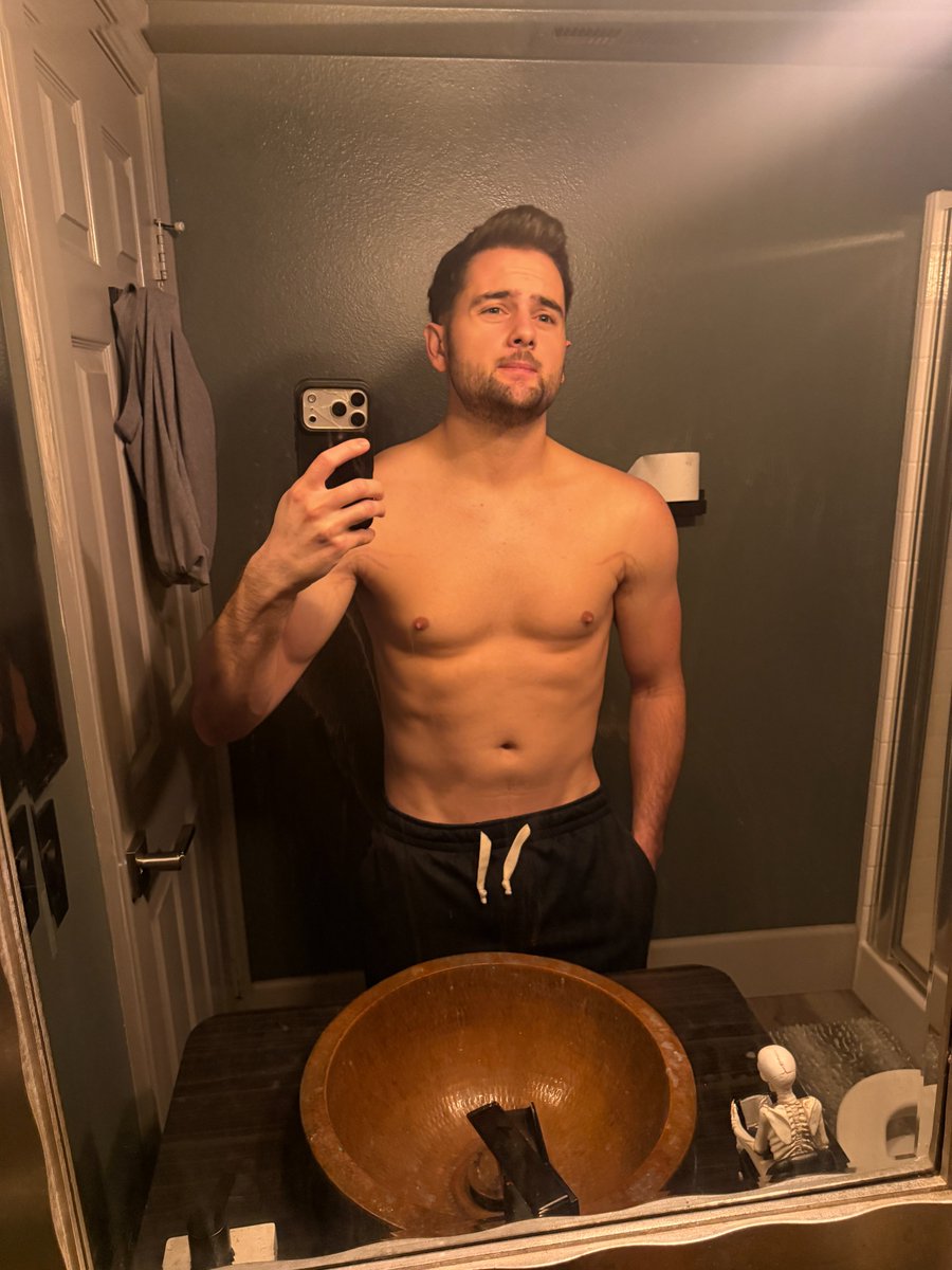 jaxthegreatguyy's tweet photo. open comments and thank me later https://t.co/IhpC8Bvkfk