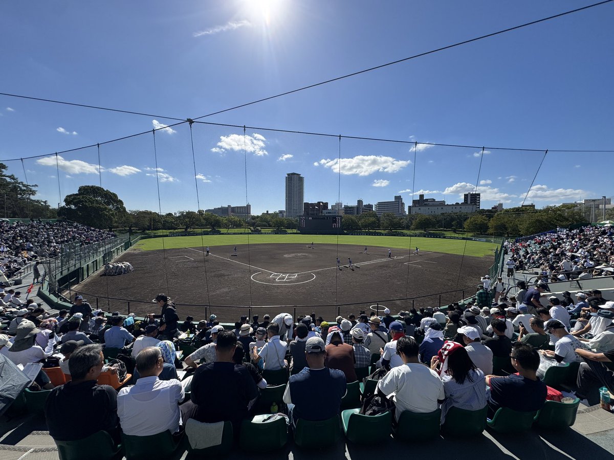 mitsu_123's tweet photo. 良き天気、良き対戦カード
兵庫の大一番、明石トーカロは朝から一杯やん！夏の甲子園以来の野球観戦やな〜 https://t.co/nBxXhgafFc