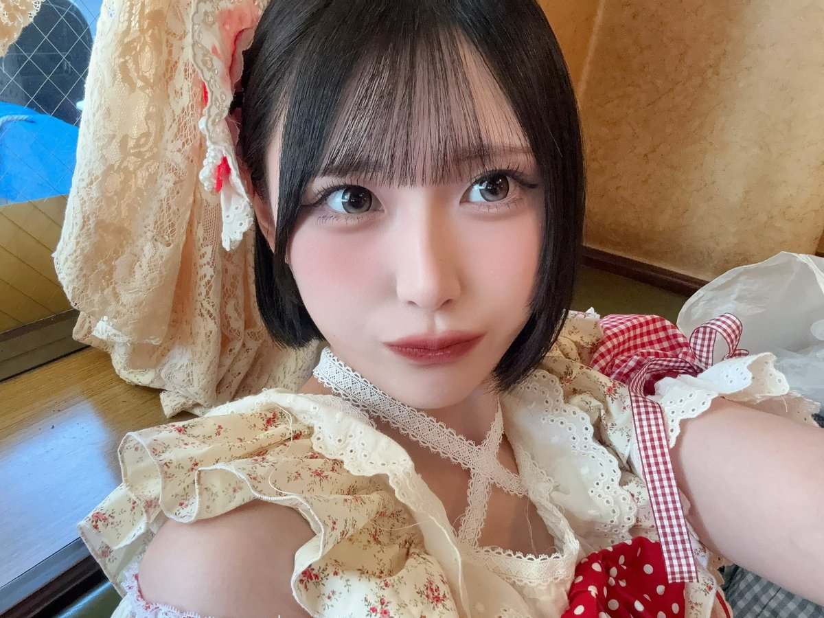 senti_haru's tweet photo. こはもーにんっ♩

発表から一夜、皆様からのおめでとうツイやリプ
本当に嬉しかった、ありがとう ;  ;

これから皆様と一緒にセンチメンタル喫茶を
盛り上げていきたいので、沢山名前を入れて
ツイートしてくださいませ♩

少しでも琥珀のことを気になってくれた方は
 #琥珀に告白 でツイート♡ https://t.co/GM5lcYMhK2