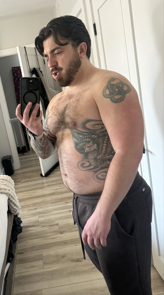 snapghost_grom's tweet photo. Peak bulk https://t.co/Y6d96weOzW