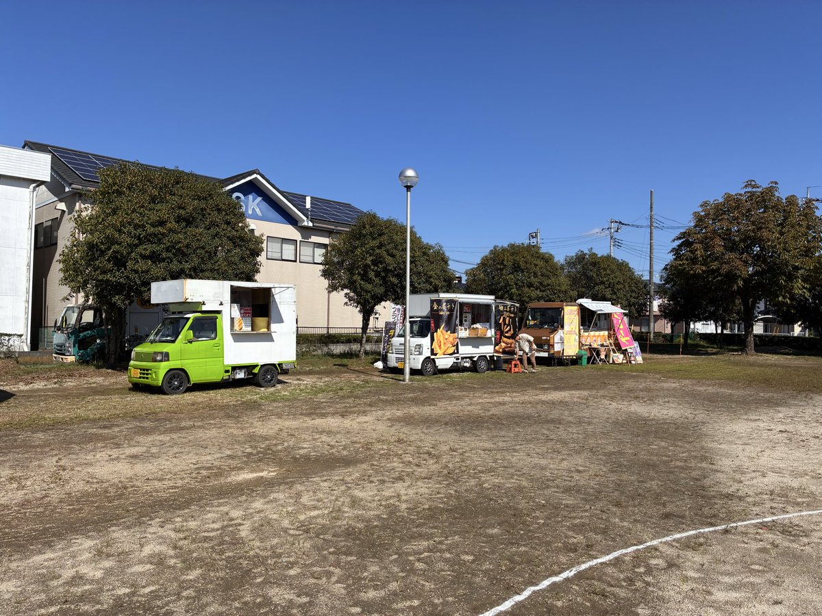 norimatsuX's tweet photo. 今日は豊町自治会の
秋祭り
ボランティアさんと一緒に準備中です。

開催は10時30分から‼️

＃春日部市
#豊町自治会 https://t.co/CmHzRSRgWT