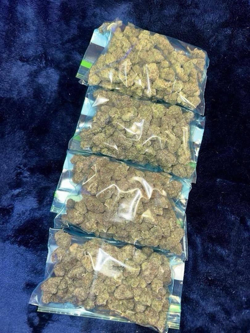 BUDSGUNSHO's tweet photo. HP Exotic ⛽️💨$210each
Get something to smoke off your worries working right now everything https://t.co/bhU6VjBVN4