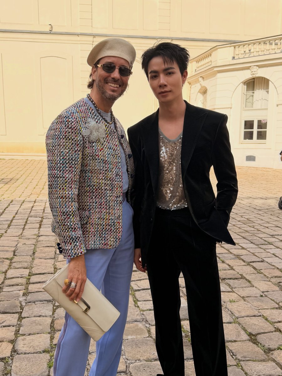 zeenunew_in's tweet photo. 멋있다 프룩이👏🏻🖤

IG. https://t.co/K8j4pgE0V6.melo

ZEEPRUK PARIS RUNWAY AGAIN
#SUNGYILEExZEEPRUK
#SungyiLee
@zee_pruk #ZeePruk https://t.co/py24GPYwy2