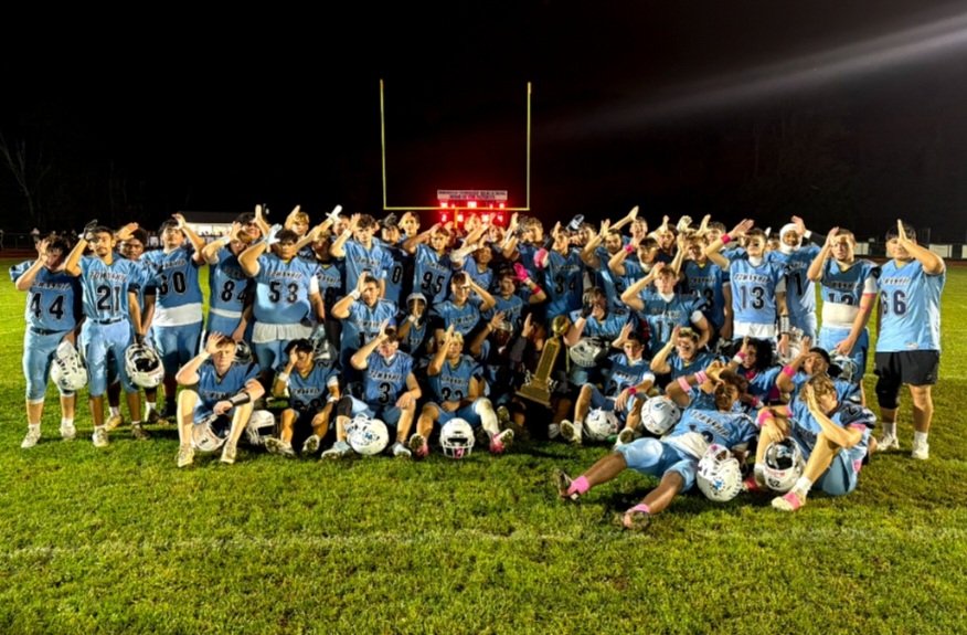 FTHSfootball's tweet photo. Patriots Win 🏈  Patriots Win
Freehold Township  35 Freehold Boro 8 #1BEAT Who Do We Play For......TOWNSHIP  @TownshipScores @FTHSPatriots https://t.co/lNCVUyf0iP