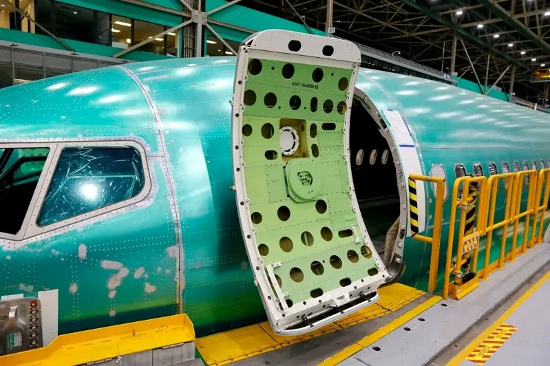 Dandelion_x9's tweet photo. The Federal Aviation Administration (FAA) stated on February 2nd that a software glitch affecting some Boeing 737 MAX aircraft does not pose a safety threat.

The FAA stated that after a comprehensive inspection, an FAA safety expert panel determined that the software issue in some Boeing 737 MAX models does not constitute a safety hazard, "because pilots still have full control of the aircraft and provide clear and unambiguous instructions to the crew."

According to US media reports, Boeing recently discovered a software problem in some of its 737 MAX models during landing. This problem forces the autopilot system to switch to a less automated mode for pitch control, increasing the workload for the crew compared to the standard mode.

The FAA stated that it will issue a special bulletin to airlines, guiding them on how to identify and respond to this issue.

United Airlines, Alaska Airlines, and several other airlines have issued statements indicating that they will not use any aircraft equipped with the defective software.

According to a CNBC report, the software issue could affect the airworthiness certification of the Boeing 737 MAX 10. The 737 MAX 10 is the largest model in the MAX series and the only one yet to receive airworthiness certification. Boeing previously expected the aircraft to receive certification this fall.