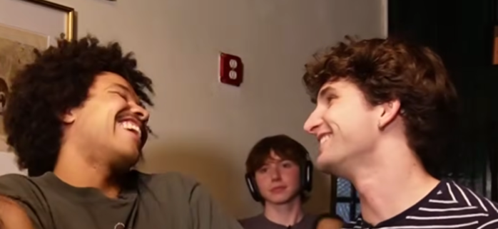 milkk4200's tweet photo. ignore the gay one in the back i need this https://t.co/7GtaEMI14v