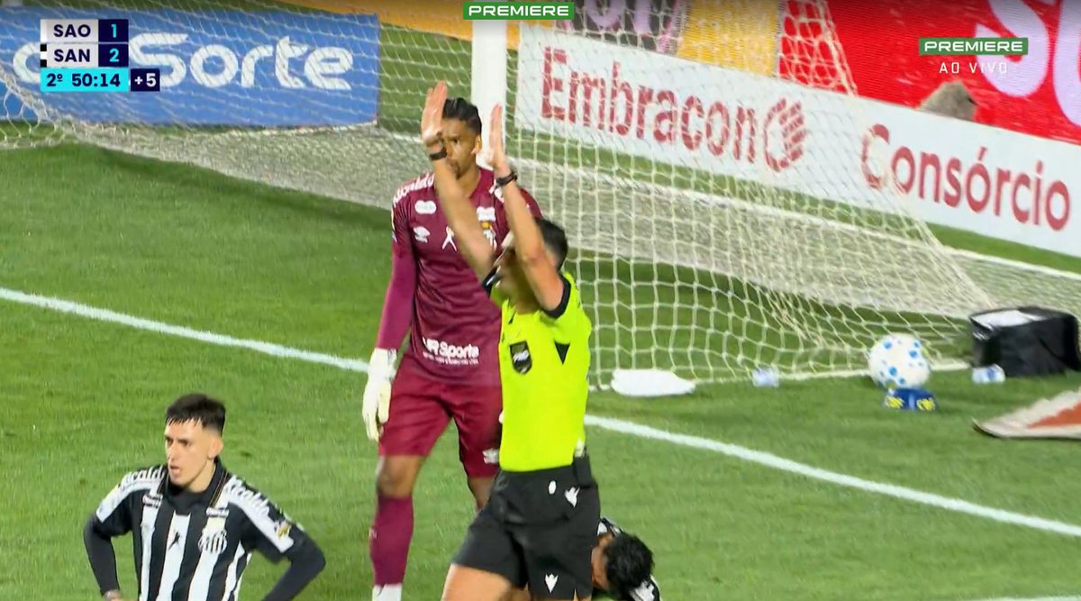 CentralDoBrega's tweet photo. FIM DE JOGO!

SÃO PAULO 1 x 2 SANTOS!

2 gols de Gabigol e Santos assumindo a 7º posição do Brasileirão.

📸 Premiere https://t.co/9HLD5Os0tX