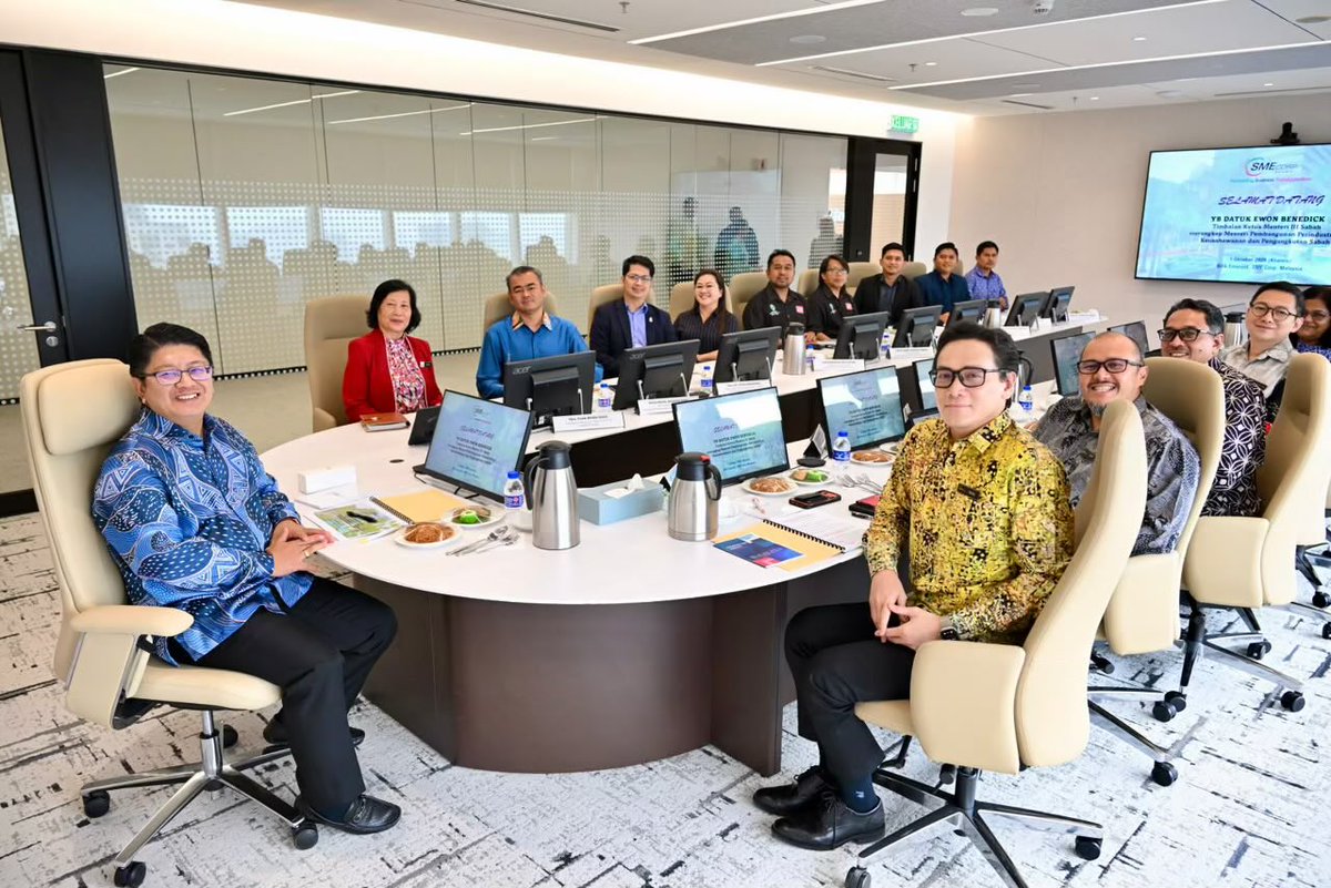 smecorp's tweet photo. SME Corp. Malaysia telah menerima kunjungan hormat daripada YB Datuk Ewon Benedick Timbalan Ketua Menteri Sabah III merangkap Menteri MINDET pada 1 Oktober 2026. Kunjungan ini disambut oleh YBrs. Encik Rizal bin Dato’ Nainy, Ketua Pegawai Eksekutif SME Corp. Malaysia. https://t.co/xFvV07mZq1