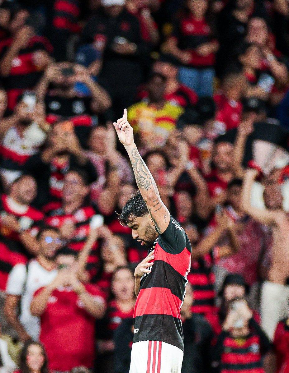 Flamengo's tweet photo. Bom dia, Nação! Uma boa semana pra todos nós! ❤🖤

📸: Gilvan de Souza/CRF https://t.co/u9u72Jgo4s